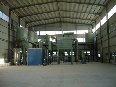 物料在高速旋转的动盘和定盘之间蜜桃视频下载反复摩擦、冲击、剪切等多种力的作用下粉碎